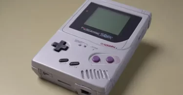 Melhor versão do Game Boy Advance SP vs original