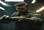 Homem de Ferro voando com sua armadura