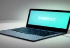 Notebook gamer com jogo em execução